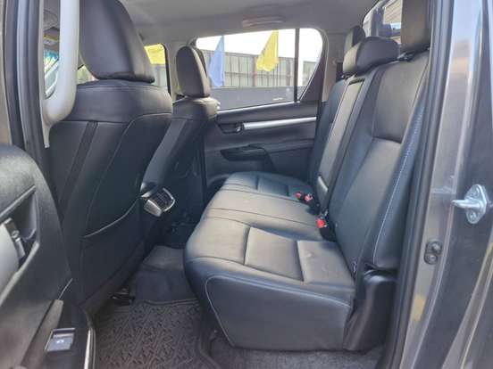 TOYOTA-HILUX-2022