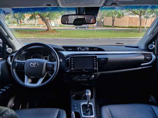 TOYOTA-HILUX-2.8 D-4D TURBO DIESEL CD SRX 4X4 AUTOMÁTICO TOYOTA-HILUX-2022