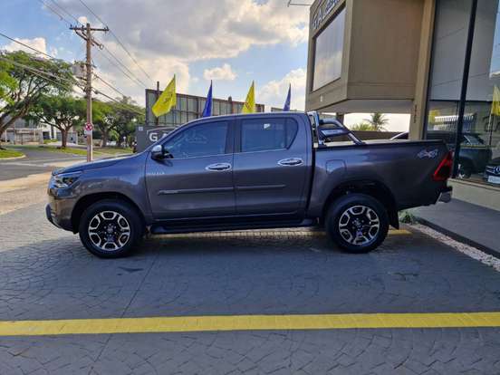 TOYOTA-HILUX-2.8 D-4D TURBO DIESEL CD SRX 4X4 AUTOMÁTICO TOYOTA-HILUX-2022