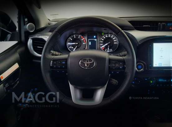 TOYOTA-HILUX-2025