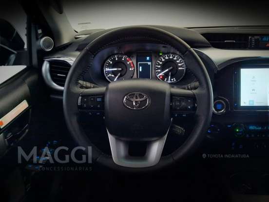TOYOTA-HILUX-2.8 D-4D TURBO DIESEL CD SRX PLUS 4X4 AUTOMÁTICO TOYOTA-HILUX-2025