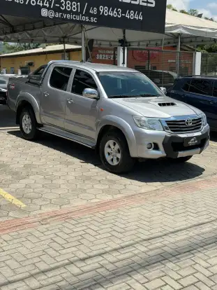 TOYOTA-HILUX-2015
