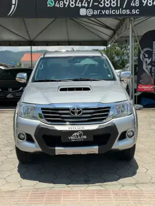 TOYOTA-HILUX-2015