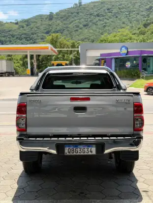 TOYOTA-HILUX-2015