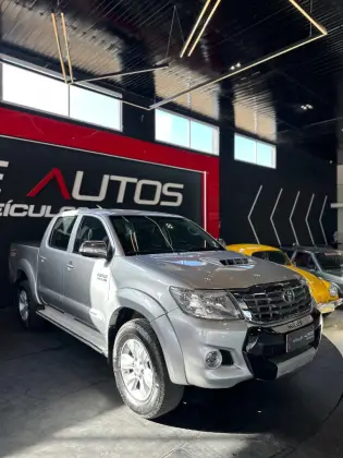 TOYOTA HILUX 3.0 SR 4X4 CD 16V TURBO INTERCOOLER DIESEL 4P AUTOMÁTICO TOYOTA HILUX 3.0 SR 4X4 CD 16V TURBO INTERCOOLER DIESEL 4P AUTOMÁTICO