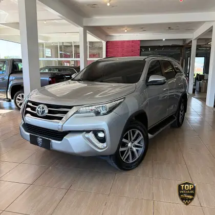 TOYOTA HILUX SW4 2.8 SRX 4X4 7 LUGARES 16V TURBO INTERCOOLER DIESEL 4P AUTOMÁTICO TOYOTA HILUX SW4 2.8 SRX 4X4 7 LUGARES 16V TURBO INTERCOOLER DIESEL 4P AUTOMÁTICO