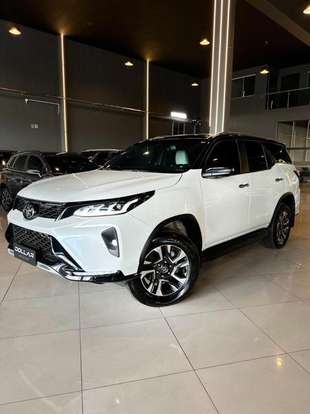 TOYOTA-HILUX SW4-2025