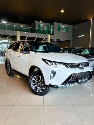 TOYOTA-HILUX SW4-2025