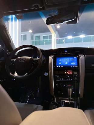 TOYOTA-HILUX SW4-2025