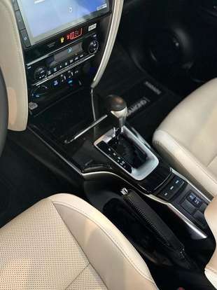 TOYOTA-HILUX SW4-2025