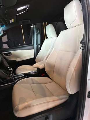TOYOTA-HILUX SW4-2025