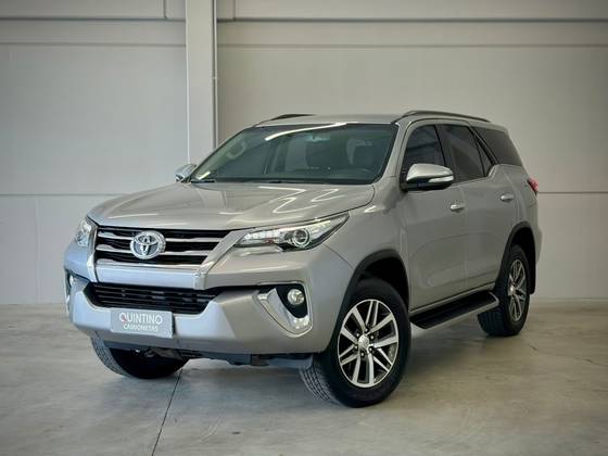 TOYOTA HILUX SW4 2.8 SRX 4X4 16V TURBO INTERCOOLER DIESEL 4P AUTOMÁTICO