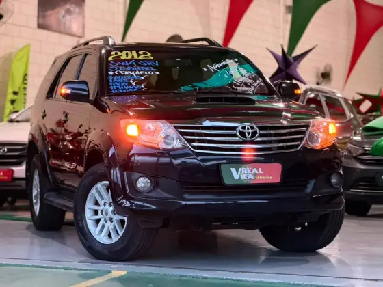 TOYOTA HILUX SW4 3.0 SRV 4X4 7 LUGARES 16V TURBO INTERCOOLER DIESEL 4P AUTOMÁTICO TOYOTA HILUX SW4 3.0 SRV 4X4 7 LUGARES 16V TURBO INTERCOOLER DIESEL 4P AUTOMÁTICO