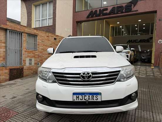 TOYOTA-HILUX SW4-2015