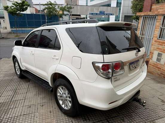 TOYOTA-HILUX SW4-2015