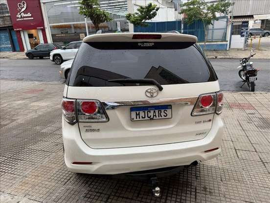 TOYOTA-HILUX SW4-2015