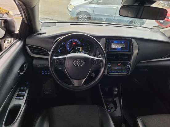 TOYOTA-YARIS-2023