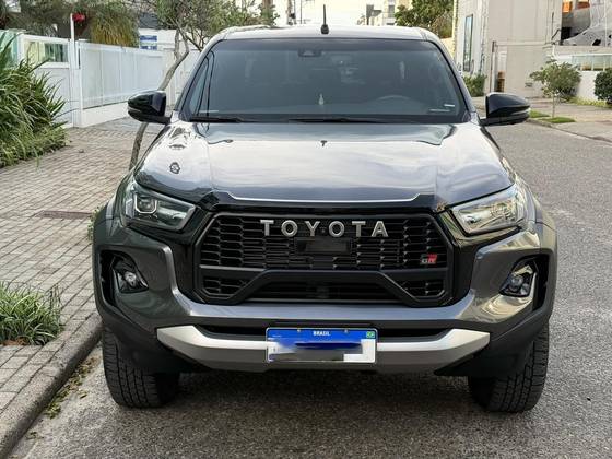 TOYOTA HILUX 2.8 D-4D TURBO DIESEL CD GR-S 4X4 AUTOMÁTICO