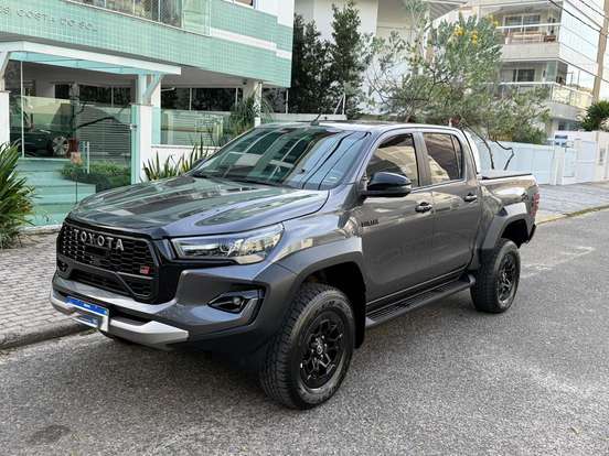 TOYOTA-HILUX-2.8 D-4D TURBO DIESEL CD GR-S 4X4 AUTOMÁTICO TOYOTA-HILUX-2024