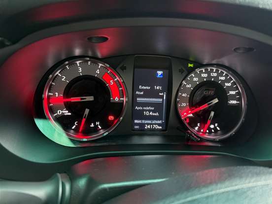 TOYOTA-HILUX-2024