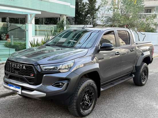 TOYOTA-HILUX-2024