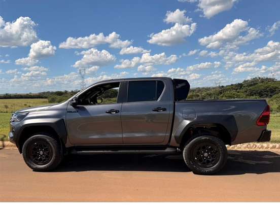 TOYOTA-HILUX-2.8 D-4D TURBO DIESEL CD GR-S 4X4 AUTOMÁTICO TOYOTA-HILUX-2024