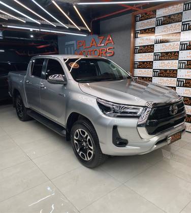 TOYOTA HILUX 2.8 D-4D TURBO DIESEL CD SRX 4X4 AUTOMÁTICO
