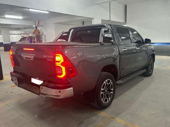 TOYOTA-HILUX-2.8 D-4D TURBO DIESEL CD SRX 4X4 AUTOMÁTICO TOYOTA-HILUX-2022