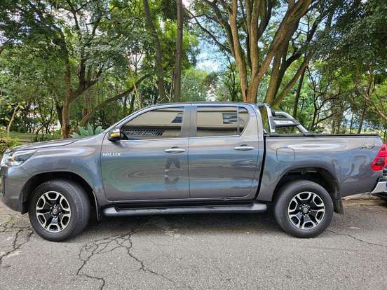 TOYOTA-HILUX-2022