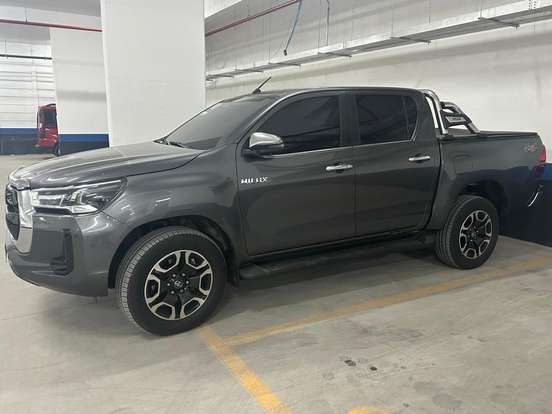 TOYOTA-HILUX-2022
