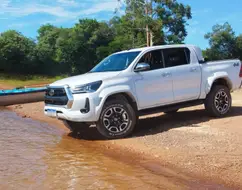 TOYOTA HILUX 2.8 D-4D TURBO DIESEL CD SRX PLUS 4X4 AUTOMÁTICO TOYOTA HILUX 2.8 D-4D TURBO DIESEL CD SRX PLUS 4X4 AUTOMÁTICO