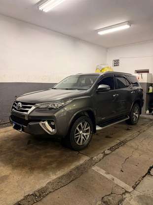 TOYOTA-HILUX SW4-2.8 SRX 4X4 7 LUGARES 16V TURBO INTERCOOLER DIESEL 4P AUTOMÁTICO TOYOTA-HILUX SW4-2018