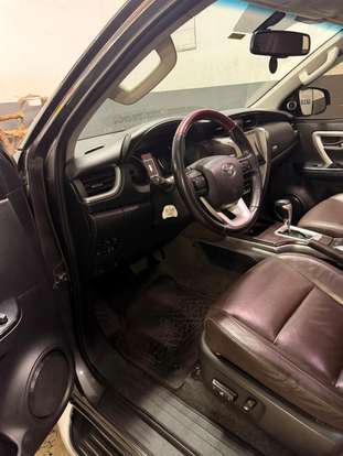 TOYOTA-HILUX SW4-2.8 SRX 4X4 7 LUGARES 16V TURBO INTERCOOLER DIESEL 4P AUTOMÁTICO TOYOTA-HILUX SW4-2018
