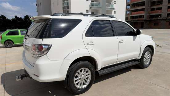 TOYOTA-HILUX SW4-2012