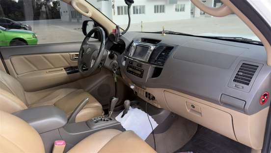TOYOTA-HILUX SW4-2012