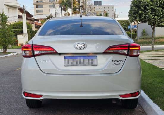 TOYOTA-YARIS-2018