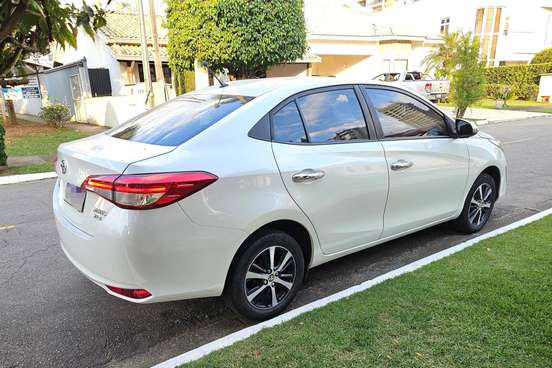 TOYOTA-YARIS-2018