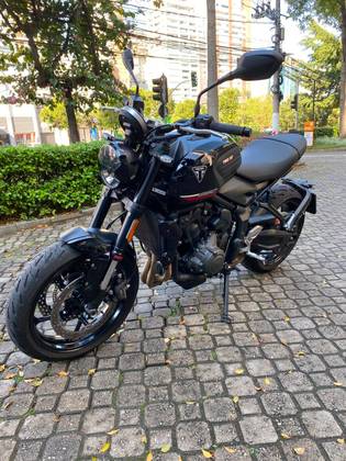 TRIUMPH TRIDENT 660 