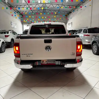 VOLKSWAGEN-AMAROK-2014