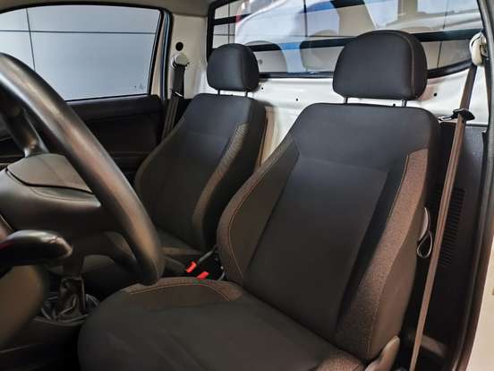 VOLKSWAGEN-SAVEIRO-2023