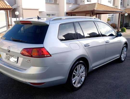 VOLKSWAGEN-GOLF-2016