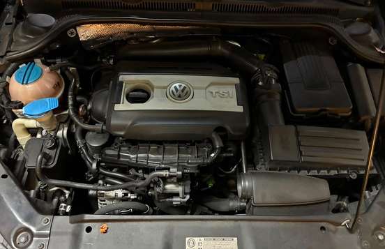VOLKSWAGEN-JETTA-2012