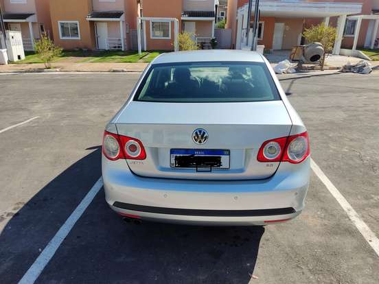 VOLKSWAGEN-JETTA-2010
