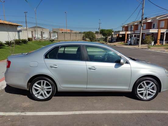 VOLKSWAGEN-JETTA-2010