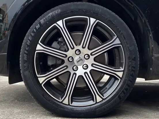 VOLVO-XC60-2021