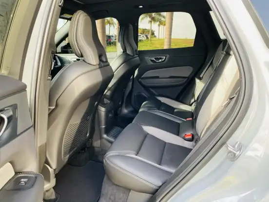 VOLVO-XC60-2024