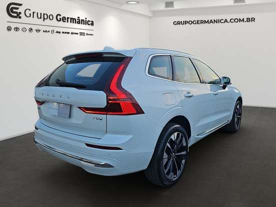 VOLVO-XC60-2025
