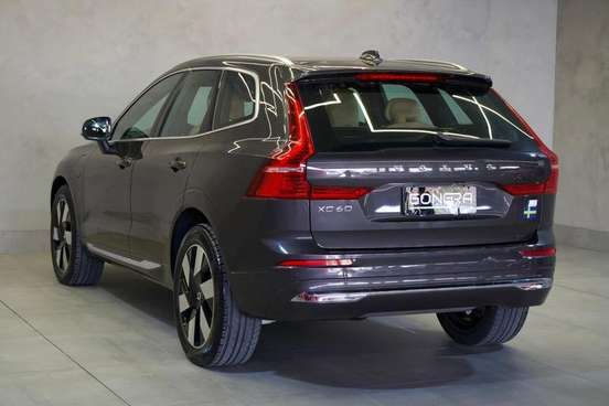 VOLVO-XC60-2023