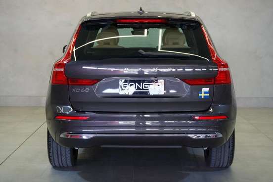 VOLVO-XC60-2023