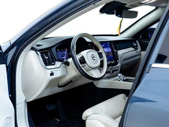 VOLVO-XC60-2023